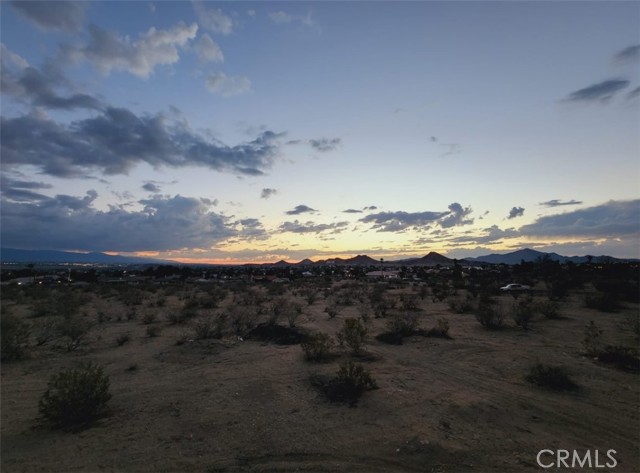 0 Roanoke Road, Apple Valley CA: https://media.crmls.org/medias/8ff38c40-6ef9-431a-8344-6d481c72a1ee.jpg