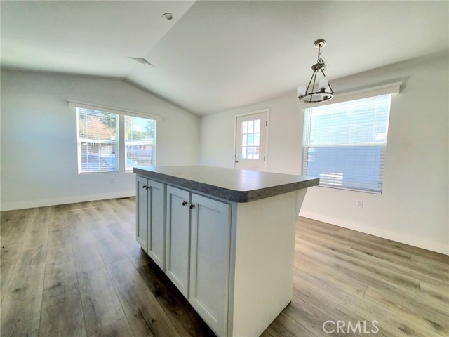 Detail Gallery Image 4 of 11 For 8100 Foothill Bld #1,  Sunland,  CA 91040 - 1 Beds | 1 Baths