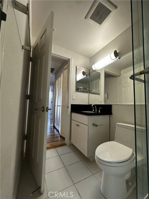 Detail Gallery Image 8 of 21 For 6038 Carlton Way #207,  Los Angeles,  CA 90028 - 2 Beds | 3 Baths