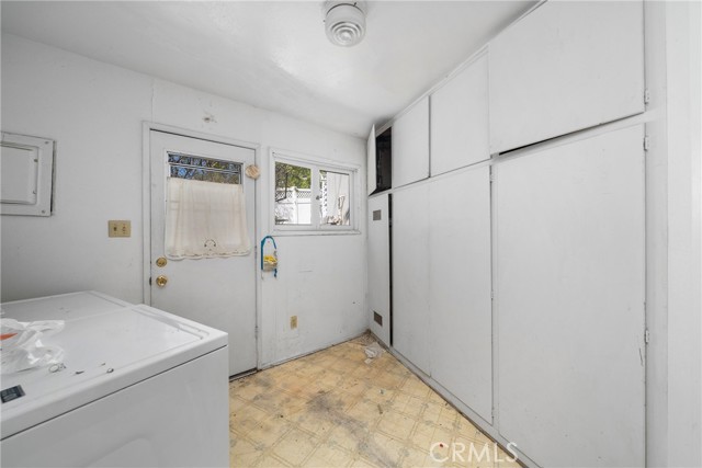 12852 Fairhaven, Santa Ana CA: https://media.crmls.org/medias/8ff48253-dfbc-4573-accf-fcc637d14d32.jpg