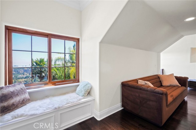 13320 Mulholland Drive, Beverly Hills CA: https://media.crmls.org/medias/8ff5040c-b8cd-424f-938e-28dd9cc4ac4f.jpg