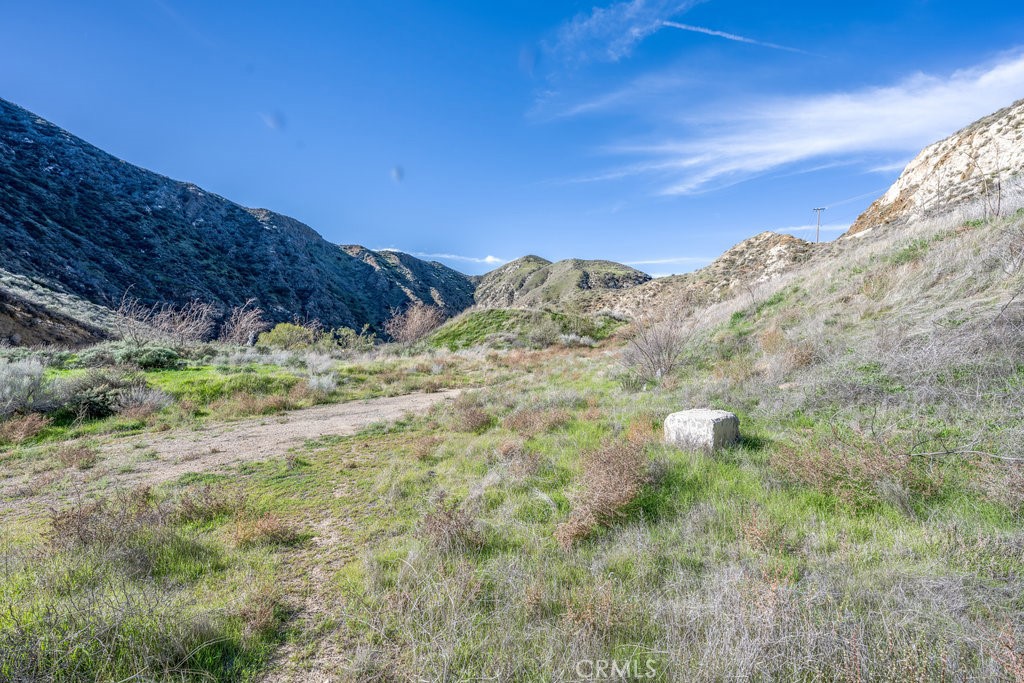 https://media.crmls.org/medias/8ff52a36-e90b-425c-8f8a-c39373bbaaa1.jpg?preset=X-Large
