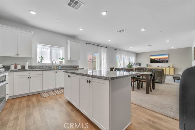 4422 Jade Court, Lancaster CA: https://media.crmls.org/medias/8ff59916-1054-493b-88e1-8d1b6021a899.jpg