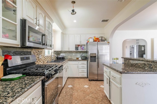 Detail Gallery Image 10 of 39 For 731 & 733 N. Alexander St, San Fernando,  CA 91340 - 5 Beds | 3 Baths