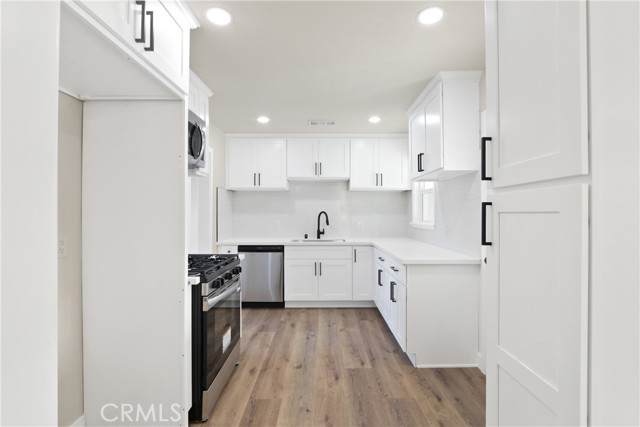 Detail Gallery Image 5 of 15 For 8806 Stamps, Downey,  CA 90240 - 2 Beds | 2 Baths