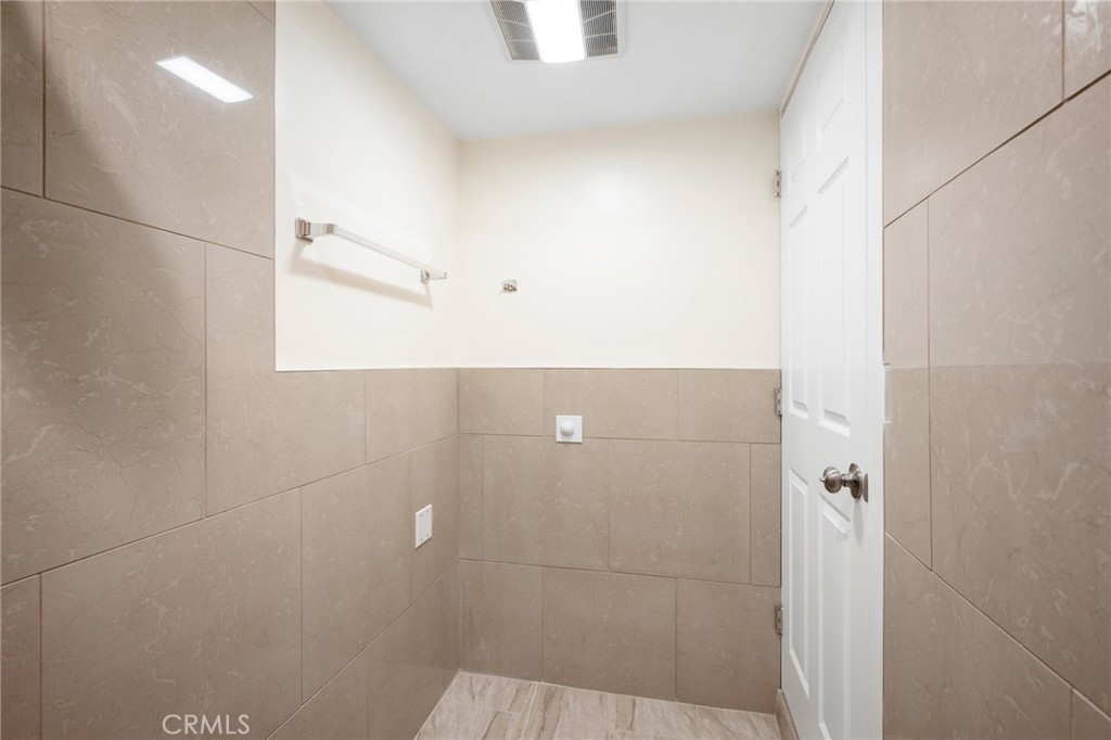 https://media.crmls.org/medias/8ff704d8-f142-45a3-9a37-57f2c4a549b3.jpg?preset=X-Large