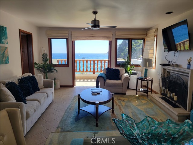 68 Playa Azul, Avalon CA: https://media.crmls.org/medias/8ff73822-642c-4750-80d4-eb66a122a485.jpg