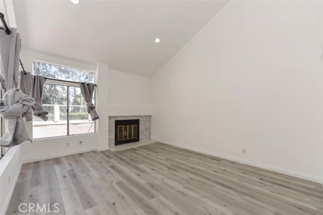 Detail Gallery Image 5 of 34 For 143 Stanford Ct #36,  Irvine,  CA 92612 - 2 Beds | 2/1 Baths