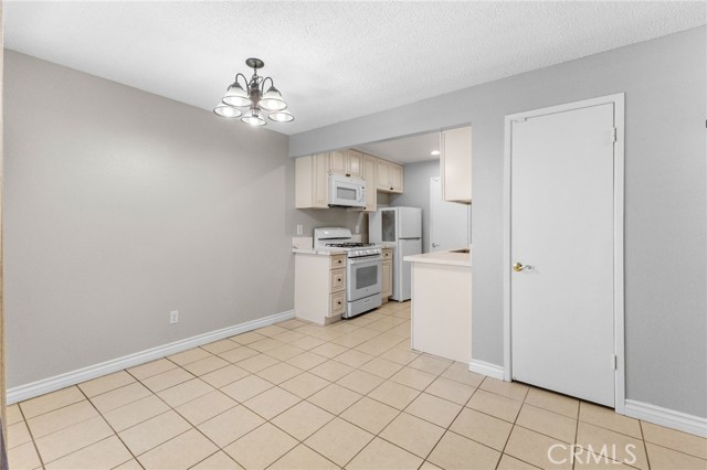 1310 Brentwood Circle, Corona CA: https://media.crmls.org/medias/8ff7aa4b-eb89-49c8-97f9-93d98b3e6c6d.jpg