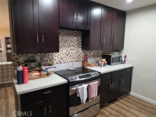 Detail Gallery Image 10 of 21 For 15500 Tustin Village #103,  Tustin,  CA 92780 - 2 Beds | 1/1 Baths