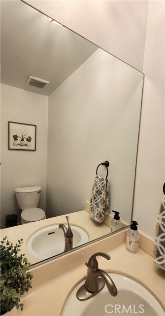 Detail Gallery Image 7 of 29 For 19451 Sherman Way #503,  Reseda,  CA 91335 - 3 Beds | 2/1 Baths