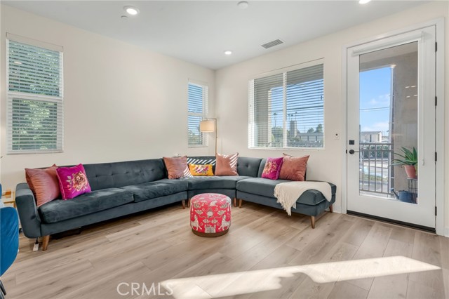 Detail Gallery Image 9 of 47 For 11753 Florence Ave #5,  Santa Fe Springs,  CA 90670 - 2 Beds | 3 Baths