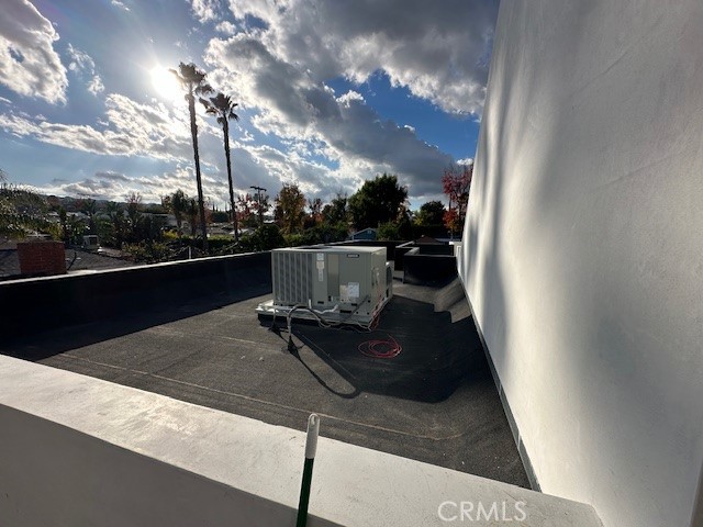 https://media.crmls.org/medias/8ffaa3c9-972b-4655-9dbc-08d0e4a960e0.jpg?preset=X-Large