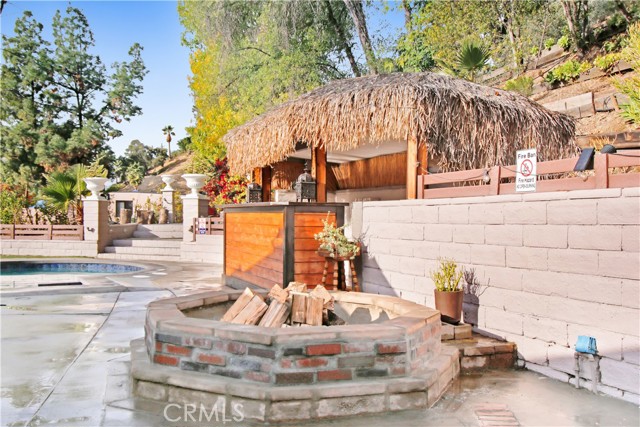 5694 Collins Place, Woodland Hills CA: https://media.crmls.org/medias/8ffacb28-2e45-4933-8381-99c6196378da.jpg