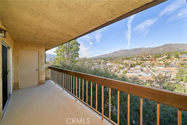 Detail Gallery Image 28 of 45 For 3481 Stancrest Dr #302,  Glendale,  CA 91208 - 3 Beds | 2 Baths