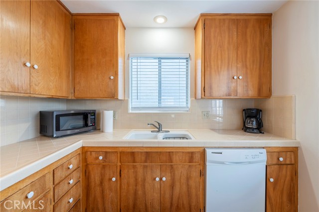 114 1/2 29TH, Newport Beach CA: https://media.crmls.org/medias/8ffb0e33-8b4a-4e94-9244-f01fd0705087.jpg