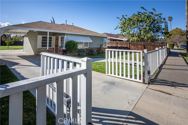 6851 Lubao Avenue, Winnetka CA: https://media.crmls.org/medias/8ffc27f4-bd04-473b-9adf-b60e219ff2ef.jpg