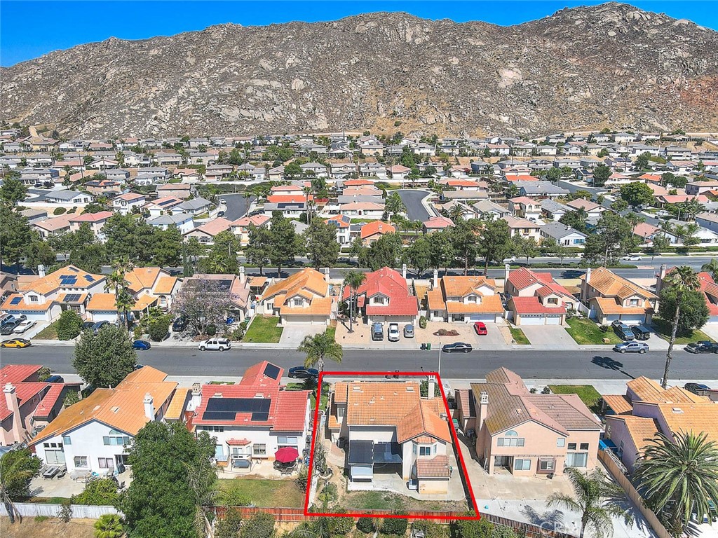 https://media.crmls.org/medias/8ffc5c22-492b-43a1-bfec-0c723cdcaf6c.jpg?preset=X-Large
