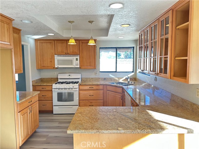 Detail Gallery Image 6 of 15 For 14845 Amorose, Lake Elsinore,  CA 92530 - 4 Beds | 2 Baths