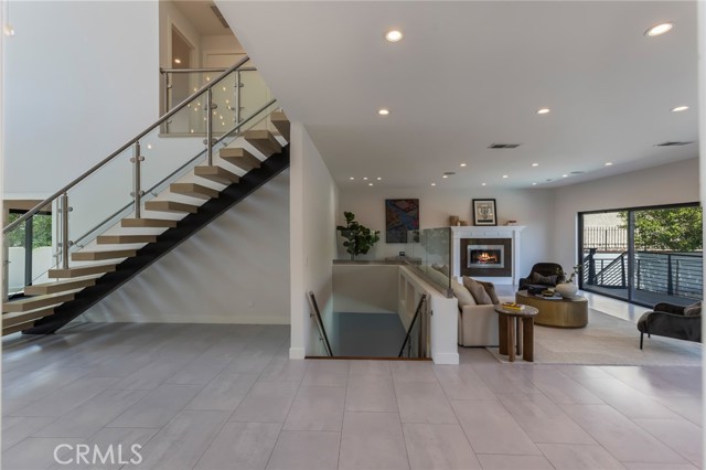 Detail Gallery Image 9 of 62 For 2111 Rimcrest Dr, Glendale,  CA 91207 - 4 Beds | 5 Baths