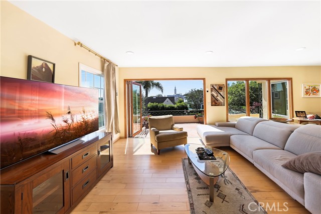 Detail Gallery Image 10 of 56 For 10707 Rochester, Los Angeles,  CA 90024 - 3 Beds | 3 Baths