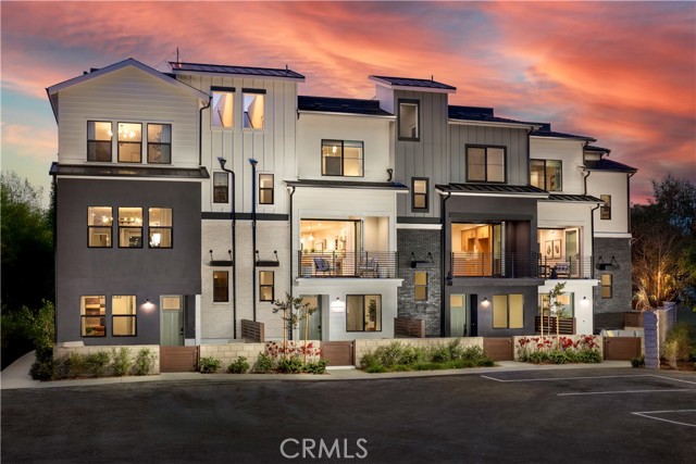 19011 Main Street, Huntington Beach CA: https://media.crmls.org/medias/8ffe1ad7-9476-4831-bf86-ea824c90a108.jpg
