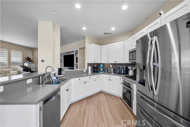 Detail Gallery Image 7 of 70 For 29248 Dakota Dr, Valencia,  CA 91354 - 4 Beds | 3 Baths