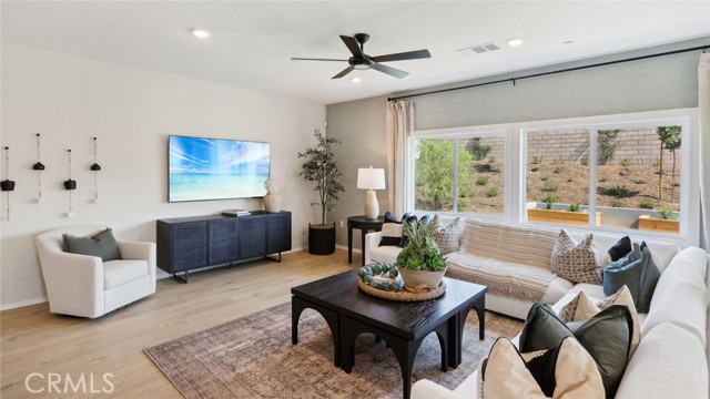 Detail Gallery Image 2 of 22 For 30539 via Del Cielo, Winchester,  CA 92596 - 5 Beds | 3 Baths