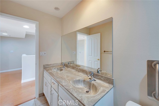 1161 SPAZIER Avenue, Glendale CA: https://media.crmls.org/medias/8ffefecc-be96-4a33-a156-6651daa5e2ad.jpg