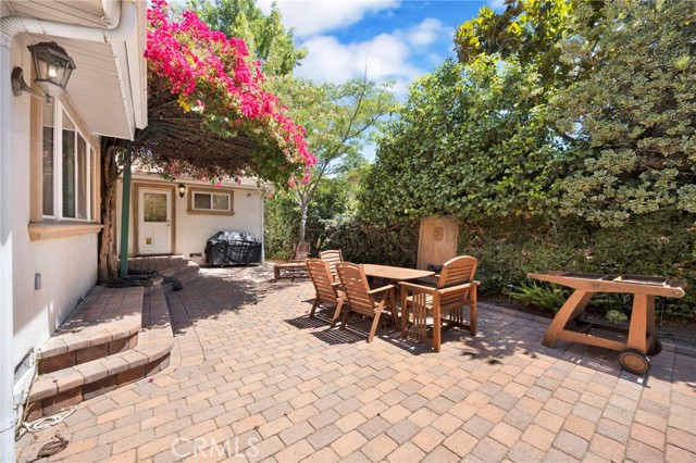 18930 Wells Drive, Tarzana CA: https://media.crmls.org/medias/8fff8061-71fc-44d4-8f82-fe7cb4f9efde.jpg