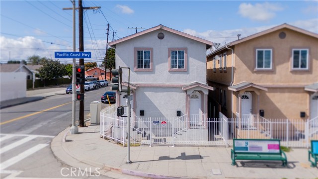 1301 E Pacific Coast, Wilmington CA: https://media.crmls.org/medias/90011825-dafe-45f1-9ff0-f1c67708a278.jpg