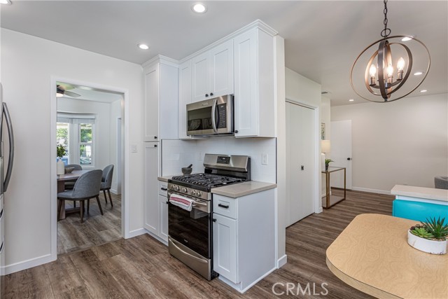 2219 W Clark Avenue, Burbank CA: https://media.crmls.org/medias/9001cbde-7040-43de-96b6-a7201aff48f8.jpg