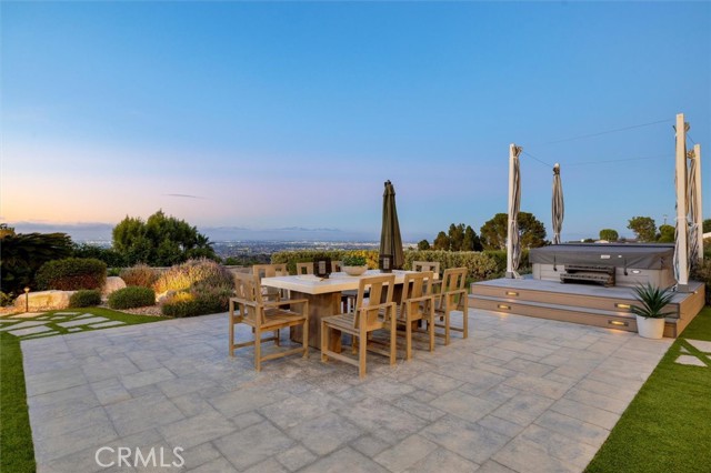 33 Cayuse Lane, Rancho Palos Verdes CA: https://media.crmls.org/medias/9001ea19-cc5a-41e7-adbf-2b37f96022cd.jpg