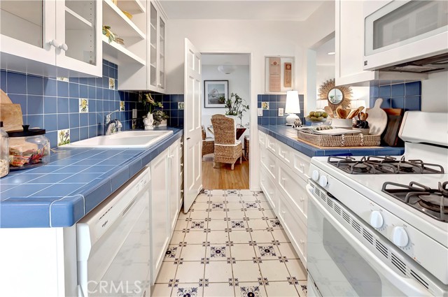 Detail Gallery Image 8 of 23 For 924 Park Ave, Laguna Beach,  CA 92651 - 3 Beds | 2 Baths