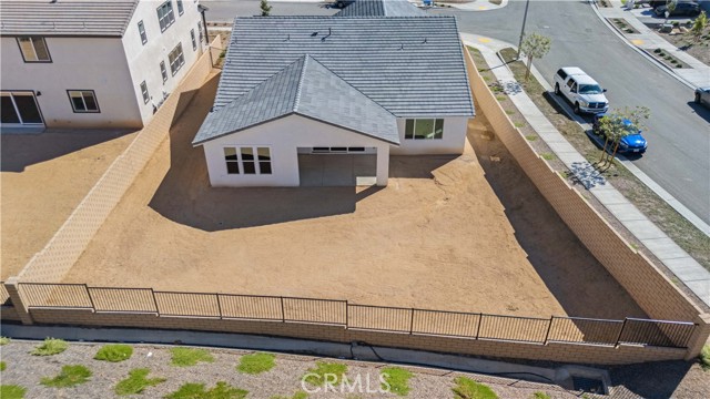 30105 Hillside Place, Castaic CA: https://media.crmls.org/medias/9002e342-9f7e-403d-a298-a63e8eae56b6.jpg