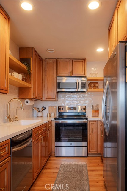 1187 E 3rd Street, Long Beach CA: https://media.crmls.org/medias/90046940-983e-4b84-a5f9-4a562f3873df.jpg