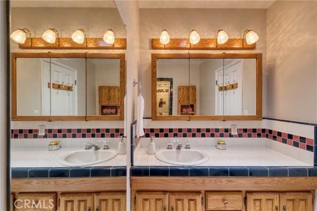 430 N Canyon Boulevard, Monrovia CA: https://media.crmls.org/medias/9004764f-f622-465b-abc5-b5a023e51247.jpg