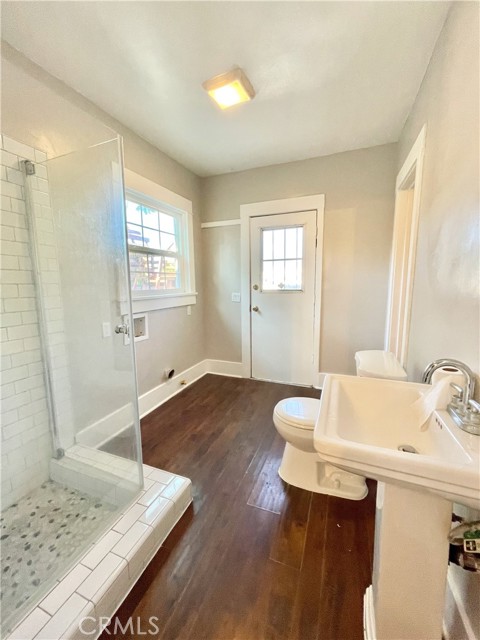 Detail Gallery Image 8 of 17 For 220 Palm, Pomona,  CA 91767 - 3 Beds | 2 Baths