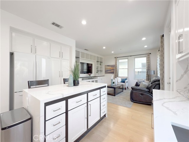 7 Bayview Drive, Buena Park CA: https://media.crmls.org/medias/900626b2-6c29-4d68-936b-d3fc3ead586f.jpg
