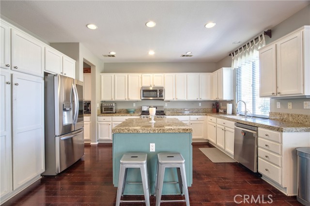 Detail Gallery Image 16 of 51 For 39883 S Creek Cir, Murrieta,  CA 92563 - 5 Beds | 3/1 Baths