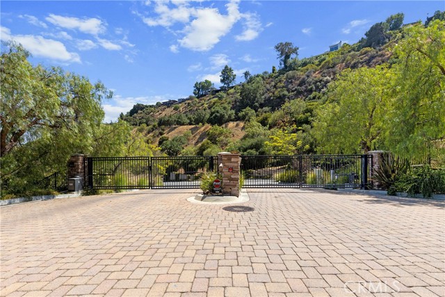 Image 33 of 34 For 2729 Hollyview Court