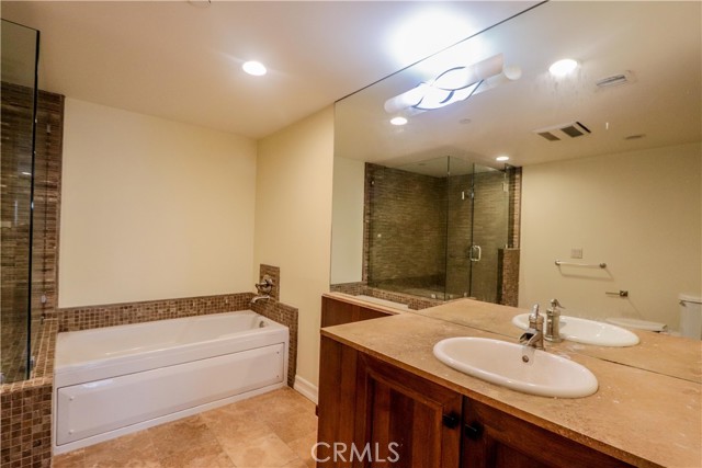 Detail Gallery Image 16 of 29 For 1420 S Bundy Dr #105,  Los Angeles,  CA 90025 - 3 Beds | 2 Baths