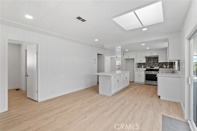 10200 Bolsa Ave, Westminster CA: https://media.crmls.org/medias/9007f612-1777-4874-b877-7f551e16364c.jpg