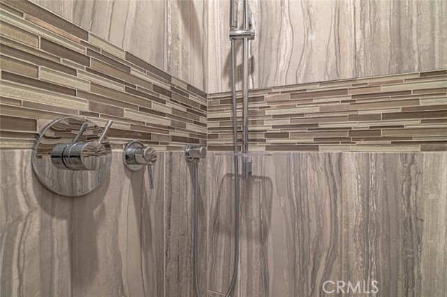 Detail Gallery Image 9 of 50 For 18748 Collins St, Tarzana,  CA 91356 - 4 Beds | 3 Baths