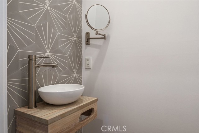 6615 Farralone Avenue, Woodland Hills CA: https://media.crmls.org/medias/90089168-b992-4a66-90a9-593d1c508ed6.jpg
