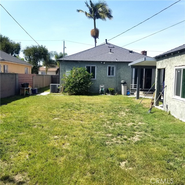 2212 N Locust Avenue, Compton CA: https://media.crmls.org/medias/90098001-e38d-4580-b18c-3fc1169712b7.jpg
