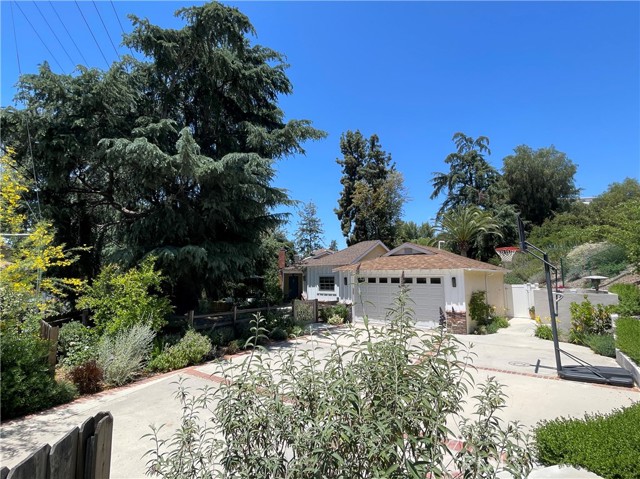 19631 Rosita Street, Tarzana CA: https://media.crmls.org/medias/9009d5ef-68ca-4dc7-839a-20061587800e.jpg