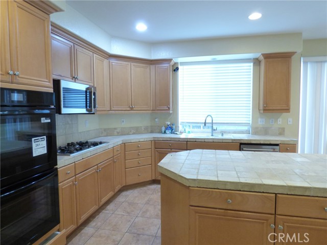 Detail Gallery Image 10 of 46 For 7238 San Carmela Ct, Rancho Cucamonga,  CA 91739 - 5 Beds | 3 Baths