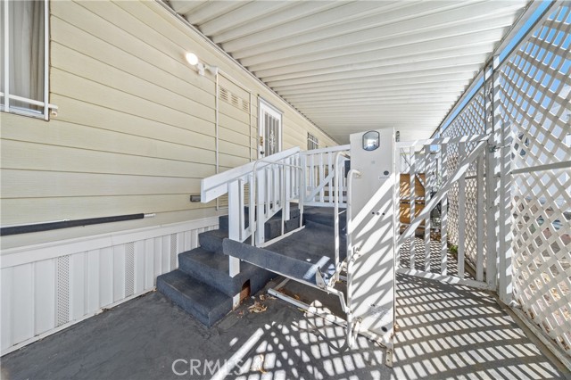 575 S Lyon, Hemet CA: https://media.crmls.org/medias/900a3b0c-ea03-4bfe-8310-dd0911afd63f.jpg