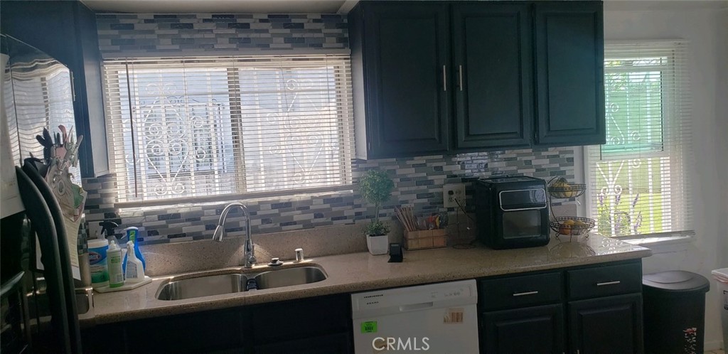 https://media.crmls.org/medias/900a449c-0af8-4b20-8e5f-69fa050802de.jpg?preset=X-Large